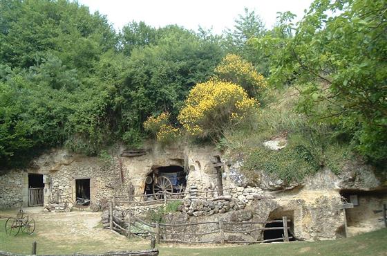 A découvrir aux alentours du Camping Loire et Châteaux à Bréhémont en Indre et Loire proche de Tours et Saumur, près des châteaux de La Loire