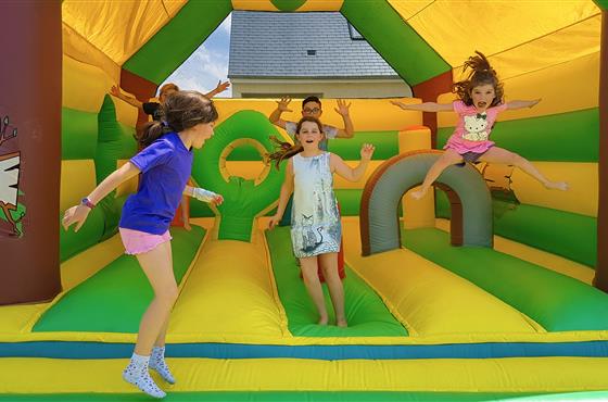 Camping Loire et Châteaux à Bréhémont en Indre et Loire proche de Tours et Saumur, près des châteaux de La Loire