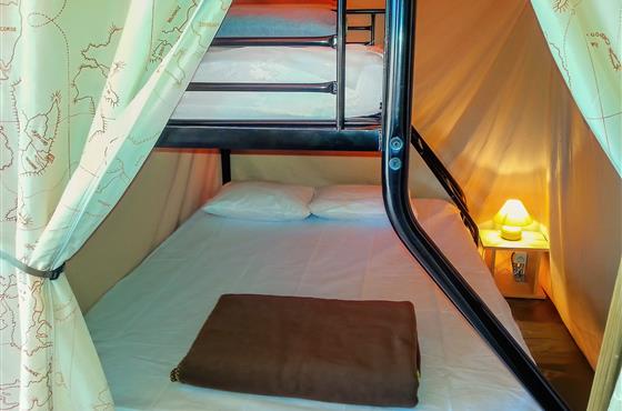 Bungalow toilé 4/5 personnes 2 chambres au Camping Loire et Châteaux à Bréhémont en Indre et Loire proche de Tours et Saumur, près des châteaux de La Loire