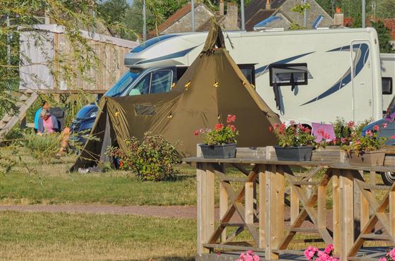Aire de service et emplacement camping car Brehemont - Camping Loire & Chateaux