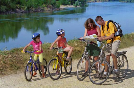 Loire Vélo Nature, activités proches du Camping Loire et Châteaux à Bréhémont en Indre et Loire proche de Tours et Saumur, près des châteaux de La Loire