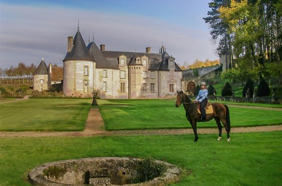 Balade à cheval avec Touraine Cheval proche du Camping Loire et Châteaux à Bréhémont en Indre et Loire proche de Tours et Saumur, près des châteaux de La Loire