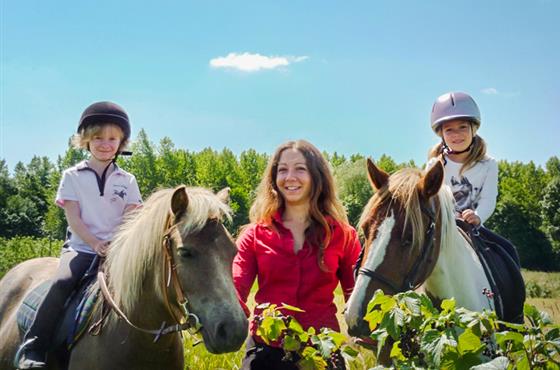 Balade à cheval avec Touraine Cheval proche du Camping Loire et Châteaux à Bréhémont en Indre et Loire proche de Tours et Saumur, près des châteaux de La Loire
