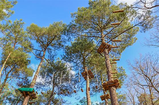 Saint Benoît Aventure, parc de loisirs proche du Camping Loire et Châteaux à Bréhémont en Indre et Loire proche de Tours et Saumur, près des châteaux de La Loire
