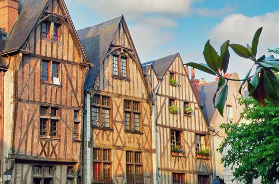 Tours proche du Camping Loire et Châteaux à Bréhémont en Indre et Loire proche de Tours et Saumur, près des châteaux de La Loire