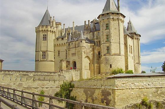 Saumur proche du Camping Loire et Châteaux à Bréhémont en Indre et Loire proche de Tours et Saumur, près des châteaux de La Loire