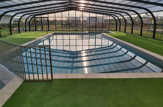 Camping avec piscine couverte et chauffée à Bréhémont en Indre et Loire