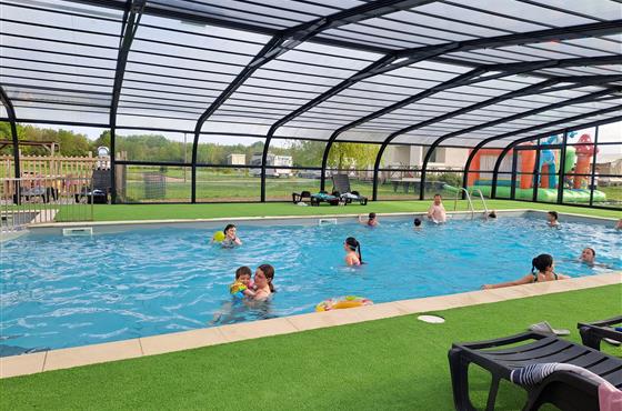 Camping avec piscine couverte et chauffée à Bréhémont en Indre et Loire