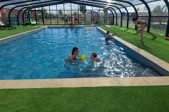 Camping avec piscine couverte et chauffée à Bréhémont en Indre et Loire