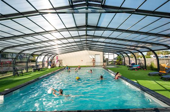 Camping avec piscine couverte et chauffée à Bréhémont en Indre et Loire